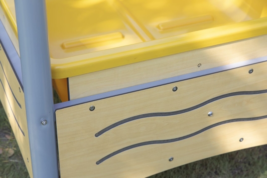 Mobiler Matschtisch mit Spitzdach