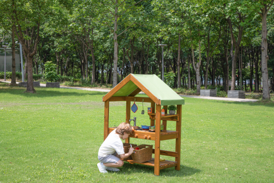 Outdoor Spielküche mit Dach