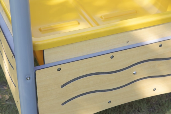 Mobiler Matschtisch mit Spitzdach
